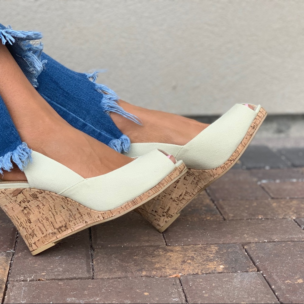 NIB Cream Peep Toe Slingback Wedge Sandal - Picture 2 of 8